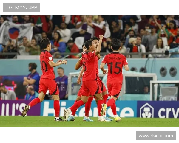 黄静的足球人生探索：从草根到巅峰的深度对话与启示