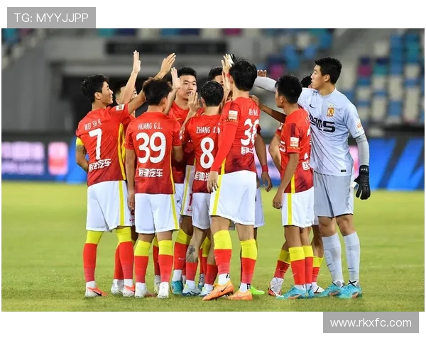 广州足球队的个人能力揭秘与战术分析全景探讨